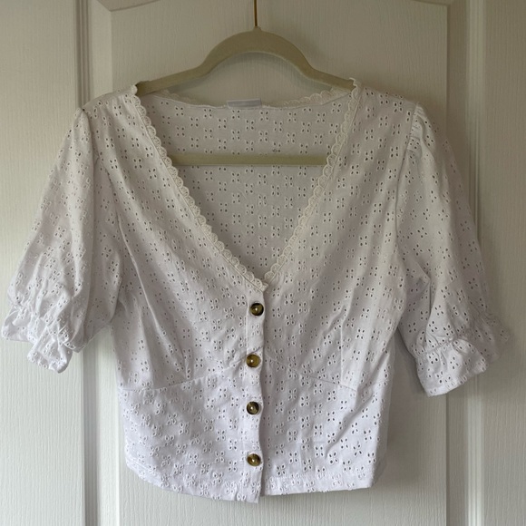 Cropped V-Neck Crochet Blouse - Picture 2 of 9